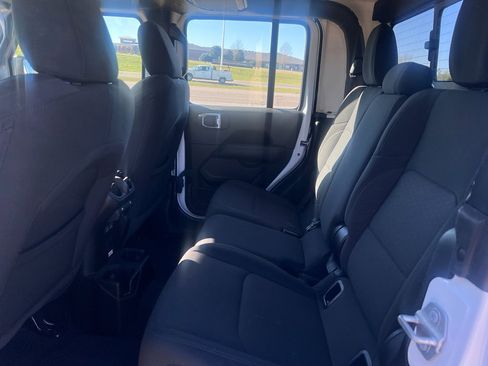 Certified 2023 Jeep Gladiator Overland image 16