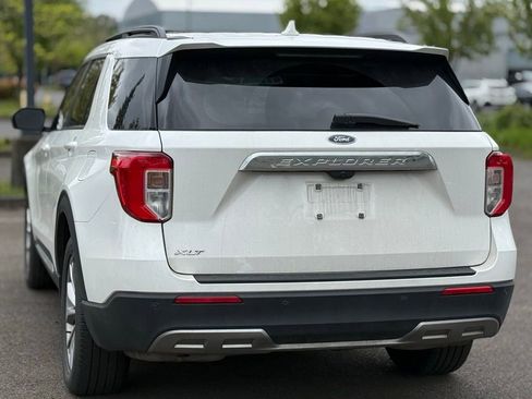 Used 2023 Ford Explorer XLT w/ Equipment Group 202A RWD image 3