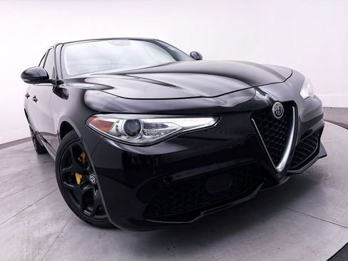 Used 2020 Alfa Romeo Giulia AWD w/ Quick Order Package 22J Sport image 3