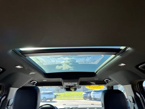 Used 2023 Land Rover Defender 110 X-Dynamic SE image 17