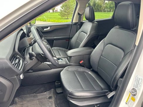 Used 2020 Ford Escape Titanium w/ Titanium Premium Package 2.0 AWD/4WD image 16