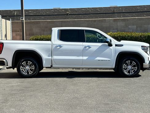 Certified 2025 GMC Sierra 1500 SLT RWD image 3