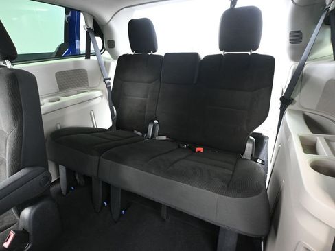 Used 2019 Dodge Grand Caravan SE w/ UConnect Hands-Free Group image 35