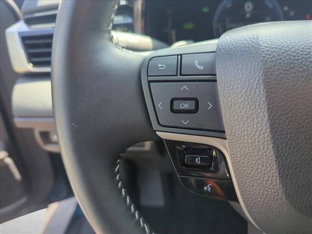 Certified 2025 Toyota Camry SE FWD image 14