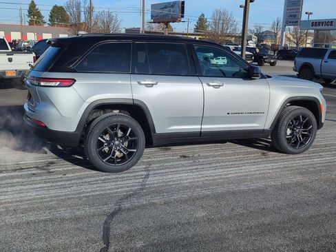 New 2025 Jeep Grand Cherokee Limited w/ Trailer Tow Package image 7