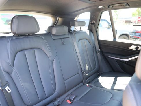 Used 2021 BMW X5 xDrive40i w/ M Sport Package AWD/4WD image 29