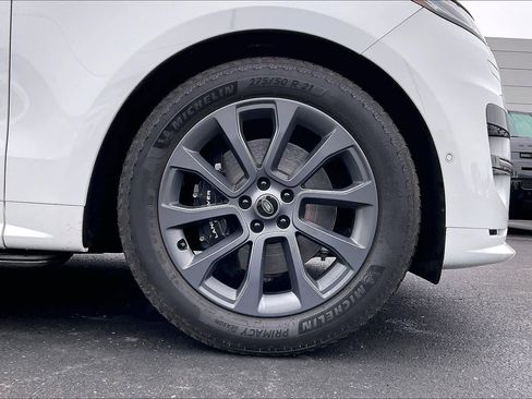 Used 2023 Land Rover Range Rover Sport SE Dynamic image 12