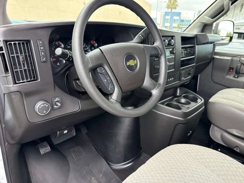 Used 2025 Chevrolet Express 3500 LT w/ LT Preferred Equipment Group RWD image 11