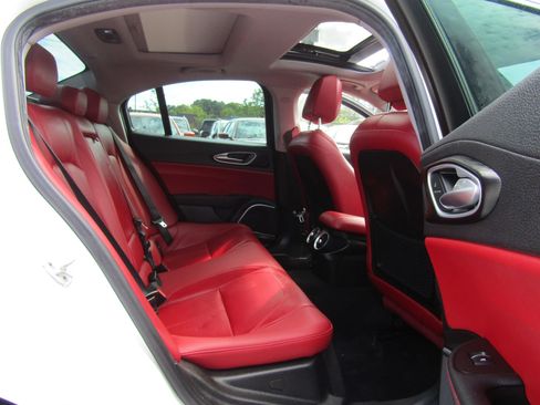 Used 2018 Alfa Romeo Giulia AWD image 15