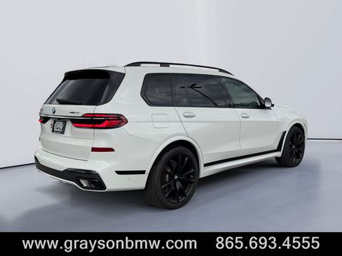 Used 2023 BMW X7 xDrive40i w/ Dynamic Handling Package AWD/4WD image 3