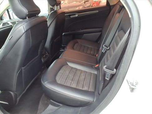 Used 2017 Ford Fusion SE w/ Equipment Group 201A FWD image 11