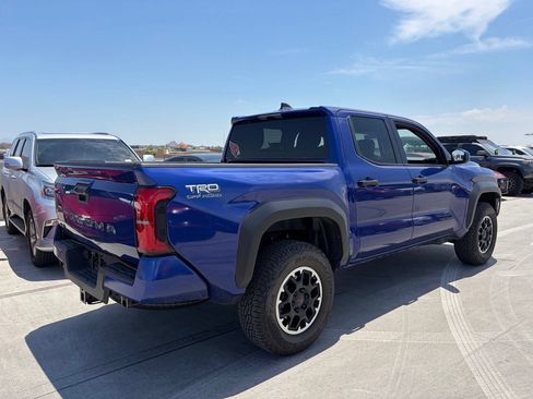 Used 2025 Toyota Tacoma TRD Off-Road AWD/4WD image 2