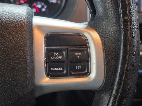 Used 2011 Dodge Charger SE RWD image 17