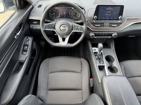 Used 2025 Nissan Altima 2.5 SV FWD image 13