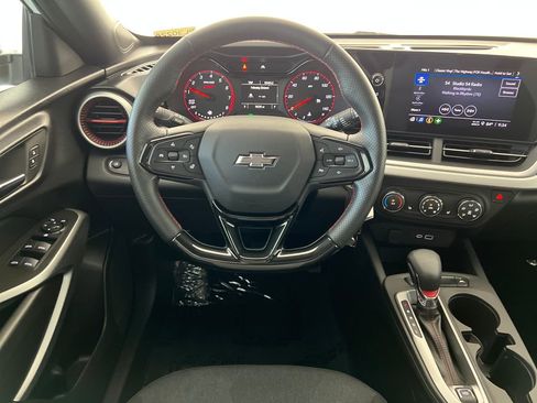 Used 2024 Chevrolet Trax RS w/ Sunroof Package FWD image 15