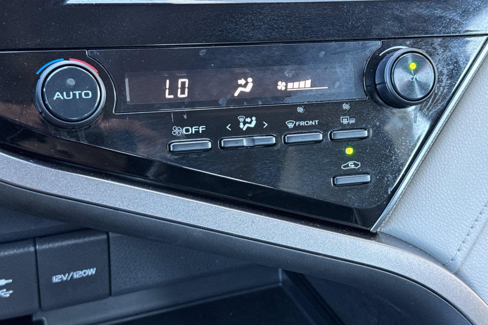Certified 2019 Toyota Camry SE w/ Convenience Package FWD image 24