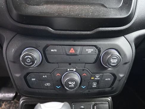 Used 2019 Jeep Renegade Latitude image 25