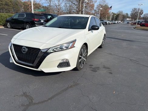 Used 2020 Nissan Altima 2.5 SR image 2