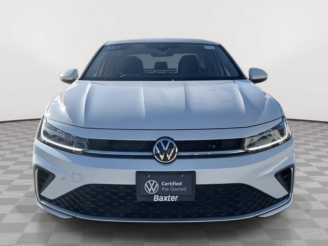 Used 2025 Volkswagen Jetta SE FWD image 3