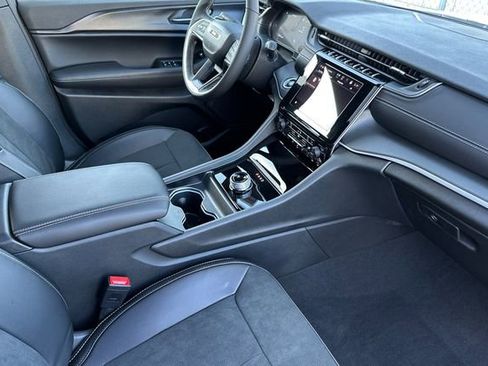 New 2025 Jeep Grand Cherokee L Altitude image 17