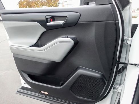 Certified 2023 Toyota Highlander XLE image 29