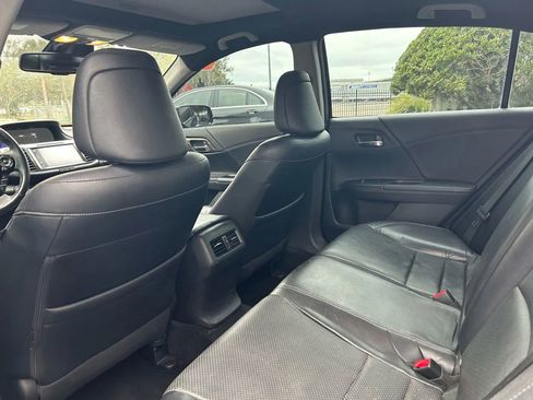 Used 2016 Honda Accord Touring image 8