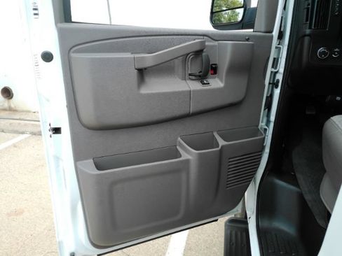 Used 2025 Chevrolet Express 3500 LT w/ LT Preferred Equipment Group RWD image 14