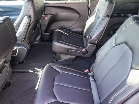 New 2026 Chrysler Pacifica Select image 18