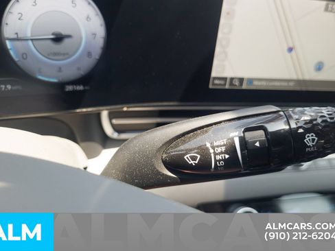 Certified 2025 Hyundai Elantra SEL FWD image 33