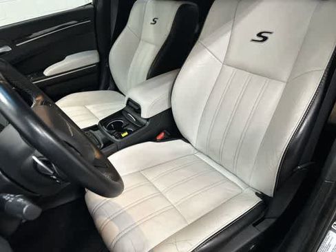 Used 2018 Chrysler 300 S w/ 300S Premium Group RWD image 10