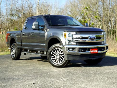 Used 2019 Ford F250 Lariat w/ Lariat Value Package image 2