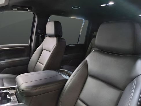 Used 2025 Chevrolet Suburban Z71 AWD/4WD image 17