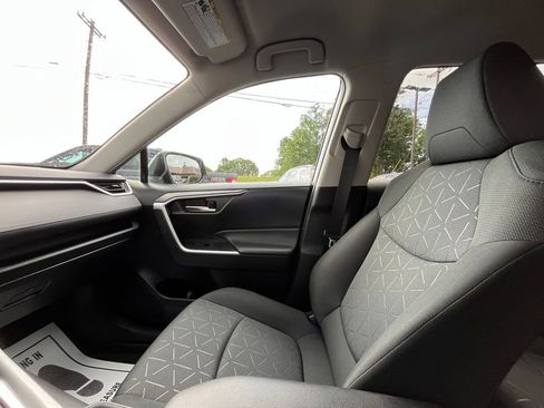 Used 2022 Toyota RAV4 XLE AWD/4WD image 20