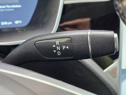 Used 2015 Tesla Model S 70D image 39