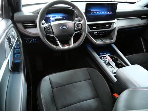 Certified 2025 Ford Explorer ST AWD/4WD image 4