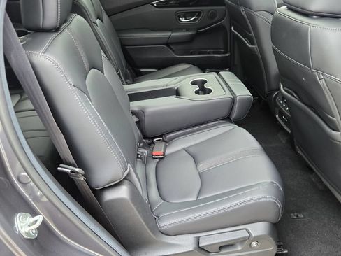 Certified 2025 Honda Pilot Touring image 18