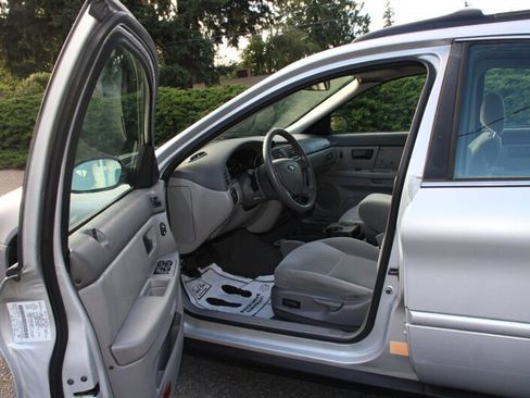 Used 2005 Ford Taurus SE FWD image 5