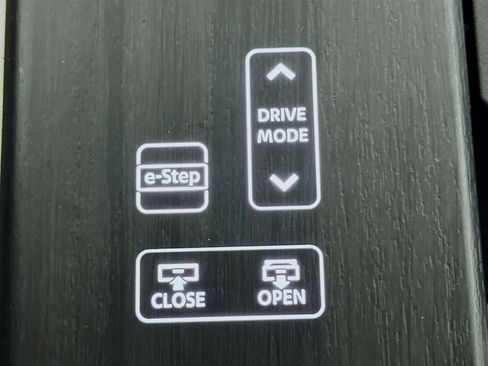 Used 2024 Nissan Ariya AWD image 26