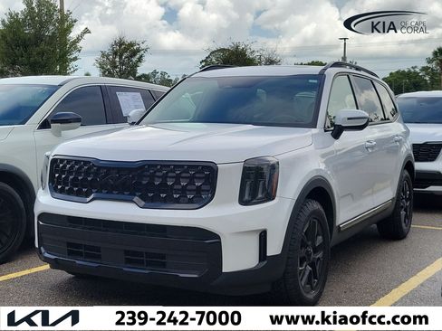 Used 2025 Kia Telluride AWD image 3