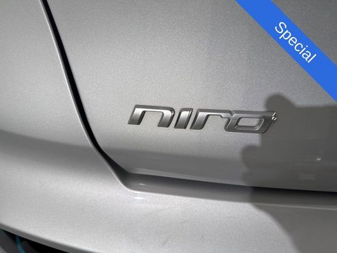 Used 2020 Kia Niro EX w/ Cold Weather Package FWD image 9