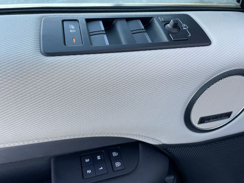 Used 2024 Land Rover Discovery Dynamic SE image 11