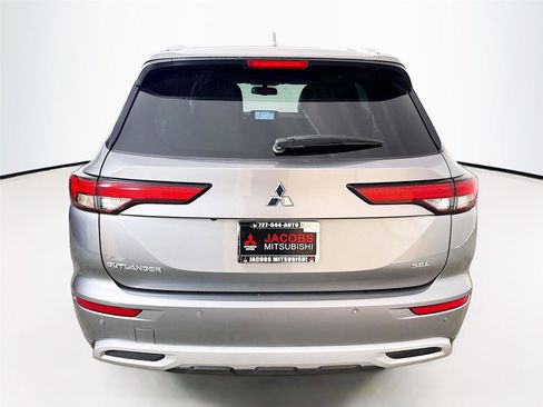 Used 2023 Mitsubishi Outlander SEL image 6