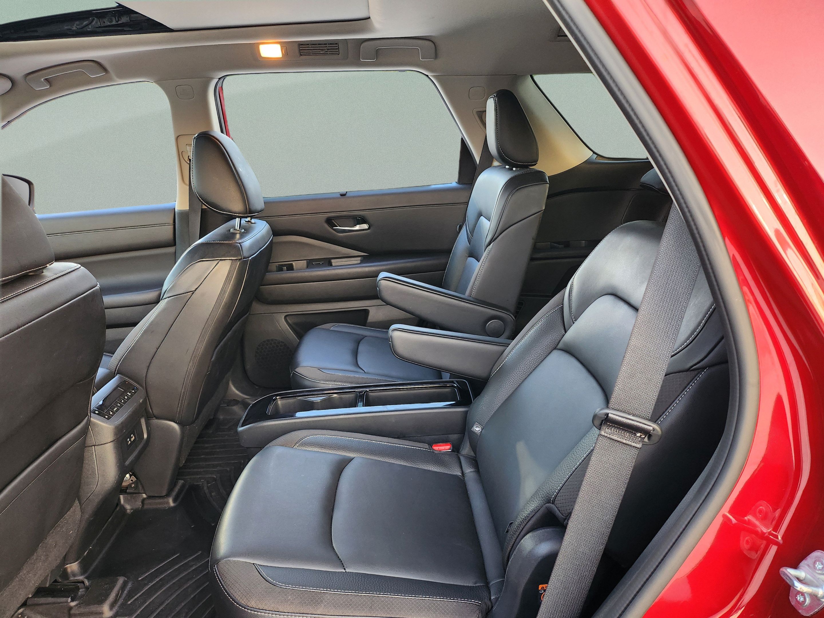 Used 2024 Nissan Pathfinder SL w/ SL Premium Package FWD image 20