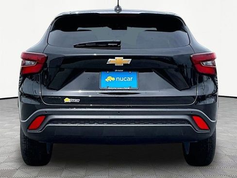 New 2026 Chevrolet Trax LS w/ LS Convenience Package FWD image 5