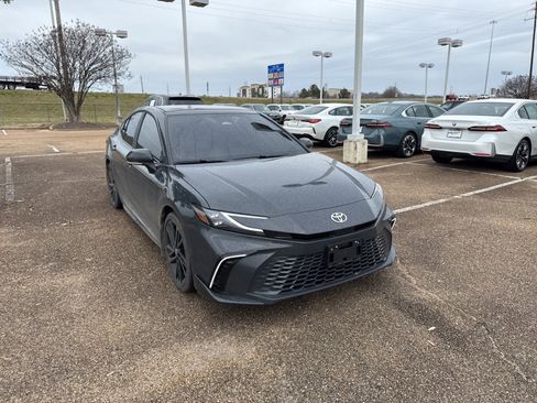 Used 2025 Toyota Camry XSE image 3