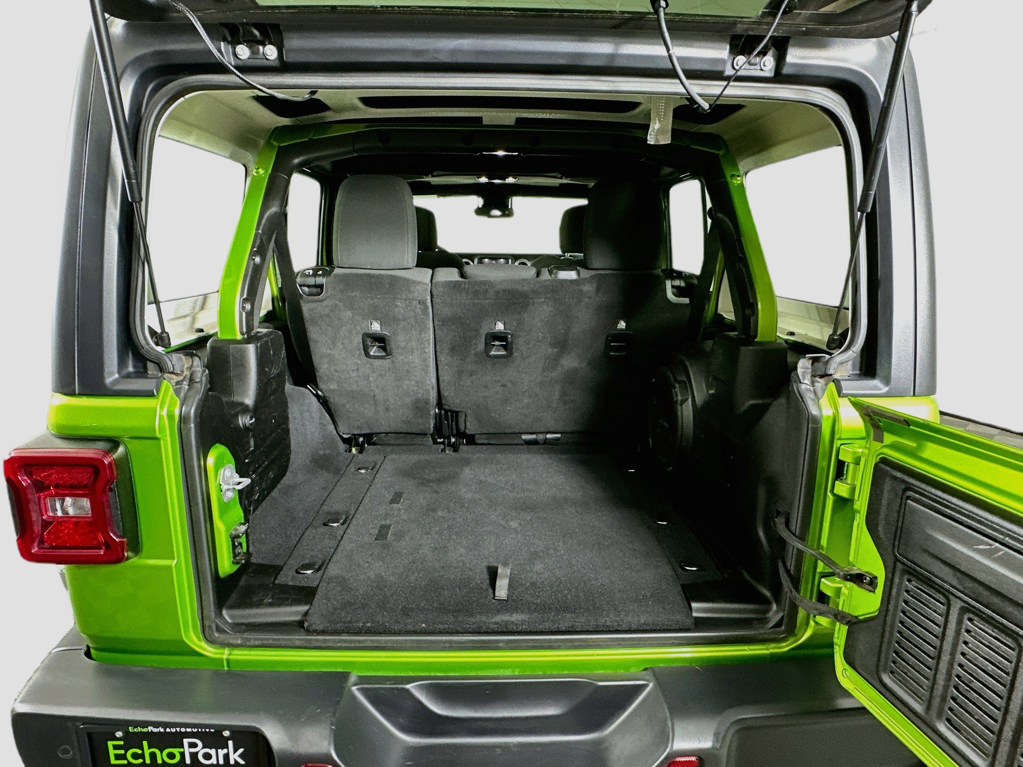 Used 2019 Jeep Wrangler Unlimited Sahara AWD/4WD image 30