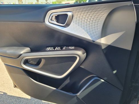 Used 2025 Kia Soul S FWD image 12