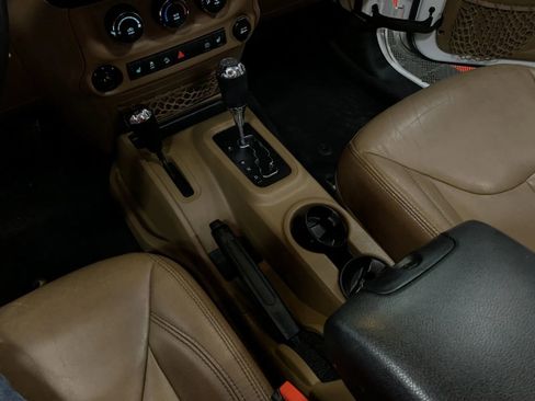 Used 2017 Jeep Wrangler Sahara w/ Connectivity Group image 37