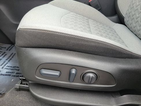 Used 2022 Chevrolet Equinox LS w/ LS Convenience Package FWD image 11