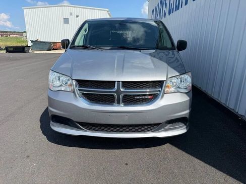 Used 2019 Dodge Grand Caravan SE FWD image 3